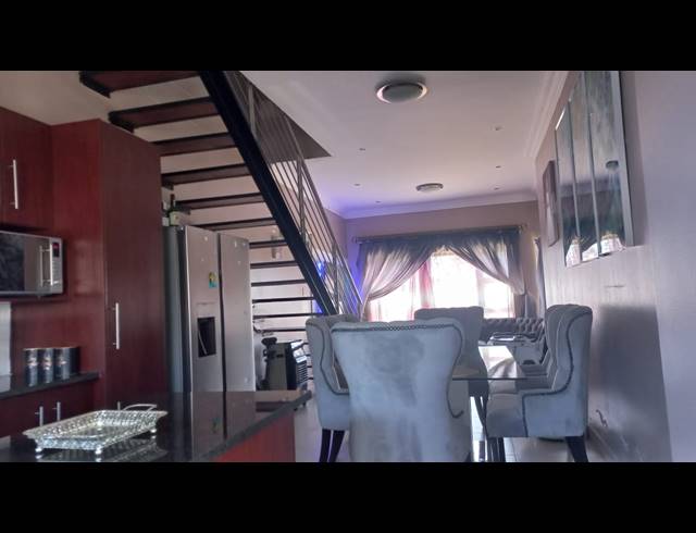 3 BEDROOM TOWNHOUSE TO LET IN SHELLYVALE